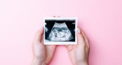 Mère à 35 ans: choix affirmé ou maternité sous contrôle?