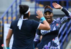 Eastbourne: Serena Williams rejoue et gagne, en double