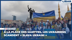 À la place des Martyrs, les Ukrainiens scandent « Slava Ukraini »