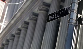 Wall Street bondit après que le président iranien dit avoir la volonté «de mettre fin» au conflit
