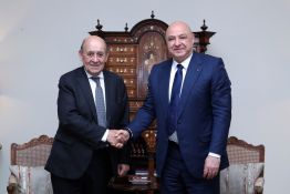 «Il ne faut pas que le moment Liban soit doublé par un moment Syrie», avertit Le Drian