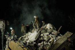 Lourdement bombardée, l'Ukraine repousse un assaut contre Bakhmout