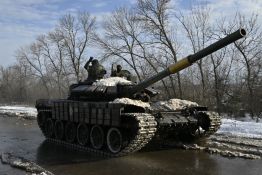 Kiev commande en Pologne 100 blindés finlandais