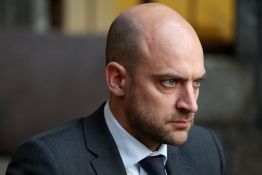Une visite du chef de la diplomatie française à Alger toujours sur la table
