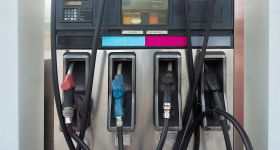 Le carburant flambe: quand l’État fait le plein… dans vos poches
