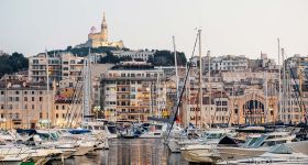 Des adolescents soignés par l’école au cœur du Mucem à Marseille