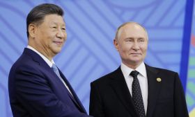 Xi et Poutine s'en prennent à l'Occident devant les grands d'Eurasie