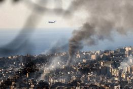 À l'aéroport de Beyrouth, les avions décollent et atterrissent malgré les bombardements israéliens