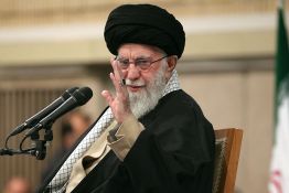 Khamenei désigne trois successeurs potentiels et nomme de hauts responsables militaires
