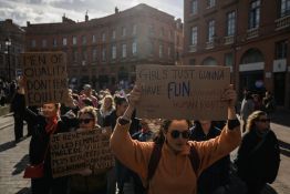 8 Mars: dans le monde, des femmes mobilisées contre les inégalités et la montée du "masculinisme"