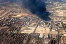 Explosion meurtrière en Iran: l'incendie se poursuit dans le plus grand port du pays