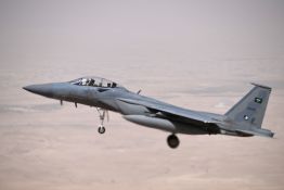 L'Arabie saoudite vit au ralenti face aux attaques houthies, deux pilotes tués