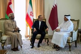 Téhéran rejette les discussions tant qu’il est attaqué, annonce au Qatar et à Oman