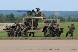 Le Pentagone dit avoir réduit son nombre de brigades stationnées en Europe de quatre à trois