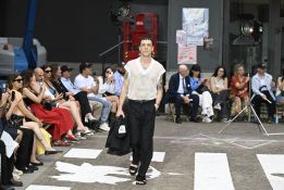 Giorgio Armani absent des défilés, mais toujours présent