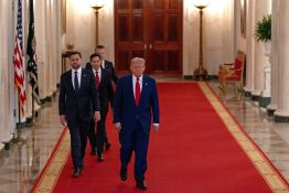 Marteau de minuit: Washington frappe l'Iran fort, mais tend la main