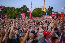 Turquie: des milliers de manifestants pour dénoncer un nouveau coup porté à l'opposition