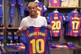 Foot: Lamine Yamal récupère le N.10 de Messi, Ronaldinho et Maradona