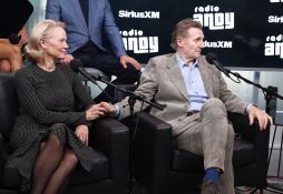 Liam Neeson, policier bas du front dans une parodie de film noir