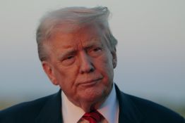 Trump met un pied à la Fed en nommant gouverneur un de ses conseillers