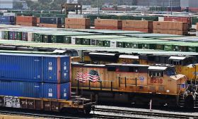 Droits de douane: 88 opérateurs suspendent leurs services postaux avec les Etats-Unis