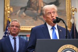 Trump lie le paracétamol à l'autisme malgré les doutes des scientifiques