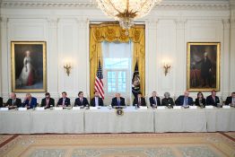 Trump va rencontrer les patrons du pétrole, en pleine montée des prix