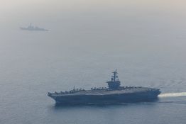 La marine iranienne dit avoir tiré des missiles en direction d'un porte-avions américain