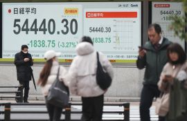 Marchés en Asie: les Bourses chutent, le pétrole toujours en hausse