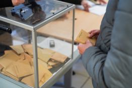 Premier tour des municipales: le RN s'installe dans le paysage, percée de LFI