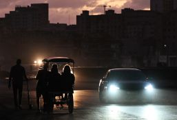 Cuba peine à rétablir son réseau électrique faute de carburant