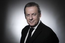 Crise chez Grasset: 115 écrivains montent au front contre Bolloré