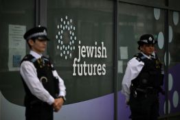 À Londres, la police antiterroriste enquête après un incendie contre l'ancien local d'une association juive