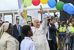 Cadence effrénée pour Léon XIV au deuxième jour de sa visite en Guinée équatoriale