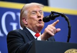Trump «pas satisfait» de la dernière offre de l'Iran, qu'il menace de «pulvériser»