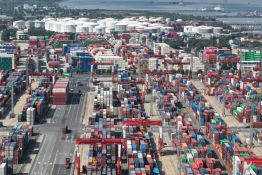 Chine: les exportations en hausse de 19,4% sur un an, bond des acheminements vers les États-Unis