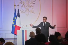 Macron va annoncer 1,55 milliard d'euros de plus pour le quantique et les semi-conducteurs