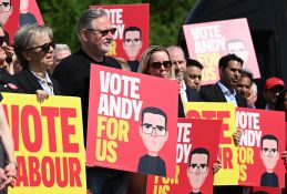 Royaume-Uni: le principal rival de Starmer lance sa campagne pour une législative partielle cruciale