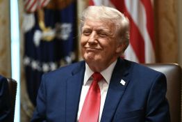 L’administration Trump pousse pour un billet de 250 dollars à son effigie