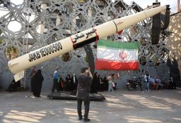 Nouveaux bombardements en Iran, davantage d'alliés des États-Unis visés
