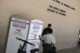 Les États-Unis à 100 jours d'élections de mi-mandat décisives pour Trump