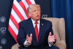 Trump menace de recommencer à «balancer des bombes» si l’Iran «ne se comporte pas bien»