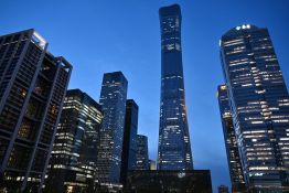 Un petit avion aurait percuté le principal gratte-ciel de Pékin