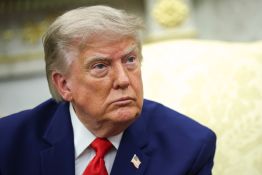 Trump menace de bombarder Oman s'il entrave un accord sur le détroit d'Ormuz