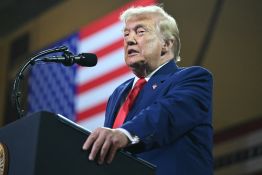 Trump avertit qu'il va frapper «fort» l'Iran, après des attaques contre des bases américaines