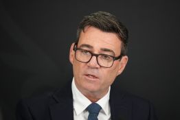 Royaume-Uni: le Premier ministre Andy Burnham promet de «défendre l'intérêt national» face à Trump