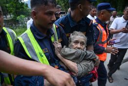 Des inondations massives font au moins 19 morts au Népal, où 384 touristes sont portés disparus