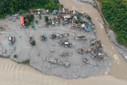Crue dévastatrice au Népal et en Chine: au moins 362 morts, les secours recherchent plus de 1.400 disparus