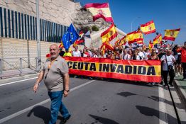 Ceuta: des milliers de personnes manifestent contre le gouvernement à Madrid