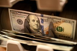 Le dollar recule malgré la hausse de l’inflation américaine, la Fed jugée peu pressée de relever ses taux
